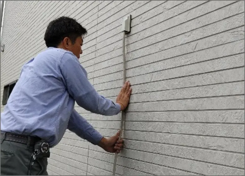 工事の様子：配管の固定作業